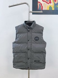 💥現貨💥禦寒輕盈不臃腫 加拿大鵝經典黑標羽絨背心|Canada Goose Freestyle Crew Vest|