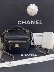 (新）Chanel 大size方盒子 ,低過原價出售， 黑金扣，Full set，有收據 ， 陪驗. （代購Chanel ‼️),送調節扣可單邊上膞，好elegant 