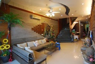 หมิงจุน ฮอลิเดย์อินน์ (Ming-Jun Holiday Inn)