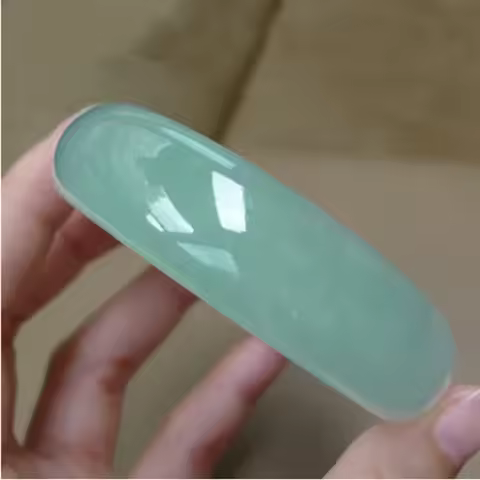 Wholesale ice jadeite bracelet, women's moisturized quartzite jade bean green light green jade jade 