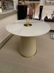 輕奢風岩板茶几｜大理石紋枱面＋金色底座