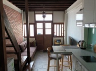 บ้านเดี่ยว 1 ห้องนอน 1 ห้องน้ำส่วนตัว ขนาด 35 ตร.ม. – เมืองไถหนัน (A 1950s townhouse in city center)