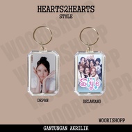 GANTUNGAN HEARTS2HEARTS STYLE ACRYLIC KEYCHAIN KPOP UNOFFICIAL H2H CARMEN JIWOO ACRYLIC KEYCHAINKeyc