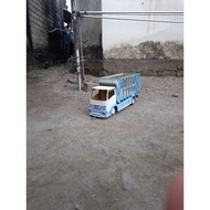 miniatur truk isuzu nmr71 model bak ayam skala 1:14