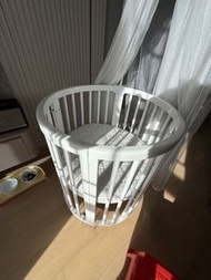 白色圓形嬰兒床連床褥