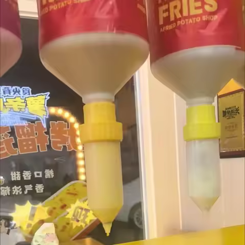 2.5L Large Capacity Hanging Sauce Bottle Commercial Large-diameter Simple Hanging Sauce Bucket Tomat