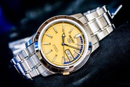 นาฬิกา SEIKO 5 Automatic รุ่น SNKK29K1 นาฬิกาข้อมือผู้ชายสายแสตนเลส หน้าปัดสีทอง - มั่นใจ ของแท้ 100% รับประกันสินค้า 1 ปีเต็ม