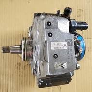 Hyundai Starex 2.5 A2 common rail high pressure fuel injector diesel pump USED 33100-4A700 D4CB vv