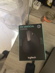 Logitech MX Vertical 人體工學滑鼠