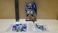 （高達 MG HG RG 模型製成品系列）Bandai 模型 HG 00q 高達 模型完全製成品 實物如圖（已改磁石開關 手腳可着綠色燈 購買時可試驗）