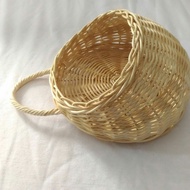 Keranjang Rotan Kecil Hias Gantung / Keranjang Serbaguna Menaruh Alat Make Up, Alat Tulis, Bunga Hia