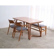 DINNING TABLE SCANDIVANIAN