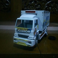 miniatur truk plastik mbois,oleng ban karet