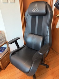 OSIM uThrone Massage Gaming Chair