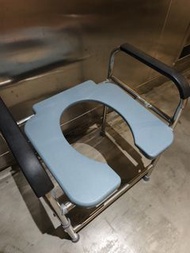 Adjustable Commode Chair 便廁椅