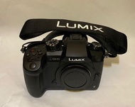Panasonic Lumix GH5 相機 一充電器及兩粒電池