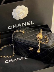 Chanel 黑色金球盒子
