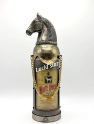 White Horse Fine Old Scotch Whisky Bottled in 1970's, 700ml 白馬 威士忌. 金屬壓紋 鐵馬盔甲 限定版