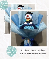 Doraemon , wisuda doraemon , bucket boneka doraemon