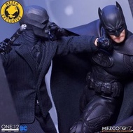 順豐到付$2500 / 絕版正貨 / Mezco One Exclusive 1:12 可動布衣 / Batman Sovereign Knight vs Black Mask Deluxe Box 