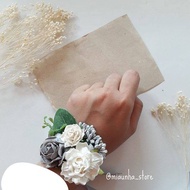 Handcorsage L medium Bridesmaid / hand corsage wedding / hand flower bracelet / hand corsage bracele