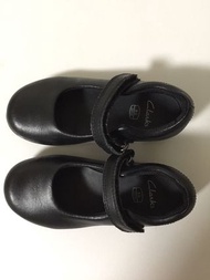 Clarks女童黑皮鞋