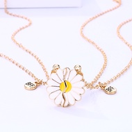 Little Daisy Necklace Sweet Flower Pendant Necklace Alloy Oil Drip BFF Good Friend Necklace for 2 BF
