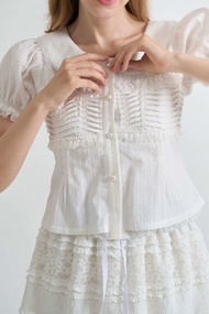 Gale top (เสื้อปกบัวตีเกร็ดเกลียวที่อกหน้า)