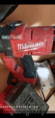 Milwaukee M18 FUEL 電動螺絲批/電鑽