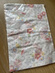 日本購入 日本製 Hello Kitty 輕柔 冷感 圍巾 絲巾 冷感 披巾 冷氣房 日幣3200