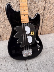 Squier badtz-maru bronco bass