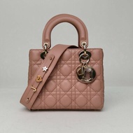 DIOR Lady戴妃包四格徽章肩帶粉色羊皮金扣2021肩背包
