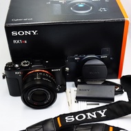 Sony DSC-RX1R II ที่สุดของคอมแพคฟูลเฟรมความละเอียดในจุดที่สูงขึ้นไปอีก เซนเซอร์ แบบฟูลเฟรมและการออกแบบเลนส์คงที่ได้ยกระดับกล้องคอมแพค RX1 R 2