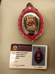 泰國 佛牌 吊墜 阿贊旁蝕 古巴磐石 2558 坤平將軍抱女 特別版，正陶瓷黑面，背入重料 (帕嬰+三銀管+法國寶石) 大模 編號#29 總製作50尊 包獨特防水殼 附鑑證卡