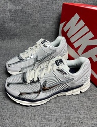 全新有盒Nike Air Zoom Vomero 5 "Photon Dust" 低幫跑步鞋 白色
