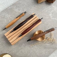 【贈小王子明信片】小蠻腰原木自動鉛筆 (0.5筆芯) 免費快速刻字