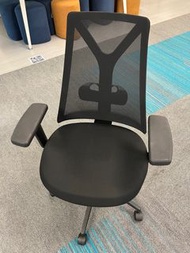 黑色網布辦公椅