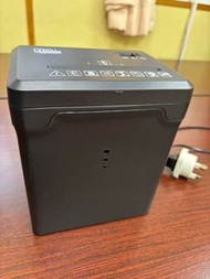 迷你碎紙機(幾乎全新，較少使用) 原裝兩插，已換有燈三插