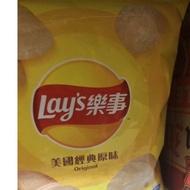 ☬ ஐ ❥ Lays Bbq steak, crispy chicken, kyushu seaweed, original chips