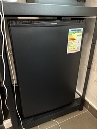 Toshiba 迷你雪櫃80l GR-H912