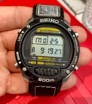 Seiko 200m m705-5a00 scuba diver tuna lcd