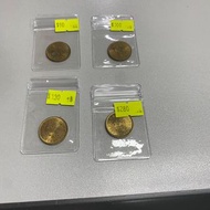 1980年 香港一亳 0.1 硬幣 每個由$90起至$280/個 價格見黃色標貼 幾十年歷史 品相如圖  歡迎順豐到付/到旺角女人街本店選購 早期錢幣 古錢及其他貨品