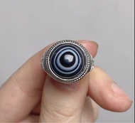 西藏 天然《九頁岩大佛眼天眼珠》銅電鍍銀 戒指(可挑)
