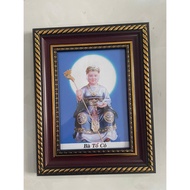 Hanging paintings, photos worshiping the ancestors with bright silver light + Beautiful bright photo