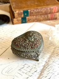 40366-華麗法國古董花飾浮雕心型珠寶盒