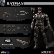 全新未開封 MEZCO ONE:12 JUSTICE LEAGUE BATMAN TACITICAL SUIT
