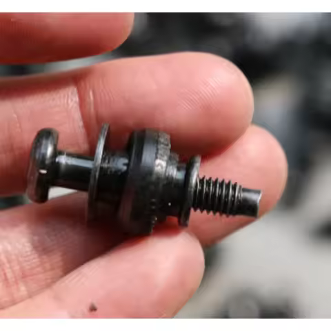 06B 103 831 E 06B103831E Valve Cover Fixing Screw 1pc for Audi A6L A4B7 2.0T Brand New