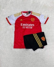 ชุดกีฬา Arsenal  รุ่นใหม่ล่าสุด 2023-24 เนื้อผ้าใส่สบาย (มีเสื้อ + กางเกง)