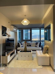 Classy 2 Bedrooms with extra room at Eastwood City!
