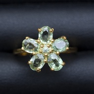 แหวนพลอยเขียวส่องบางกะจะจันทบุรี ทรงดอกไม้ (Green Sapphire) เรือนเงินแท้92.5% ชุบทอง สีเขียวก้านมะลิ ไซส์นิ้ว 53 หรือ เบอร์ 6.5 US